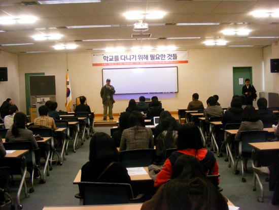 서울 여의도 국회 헌정기념관 소회의실에서 등록금다큐상영회 '학교를 다니기 위해 필요한 것들'이 상영됐다.